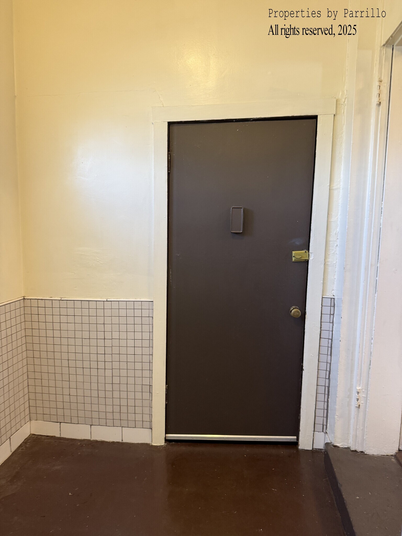 Mud Room (Rear Entry) {1338 West Winona Street, Unit: 3} - 1338 W Winona St
