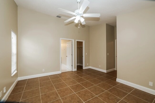 Building Photo - 6066 Ungerer St