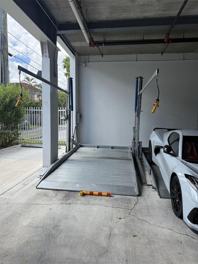 Building Photo - 1938 Jackson St