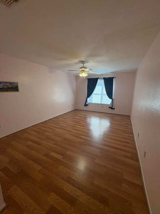 Building Photo - 10555 Turtlewood Ct