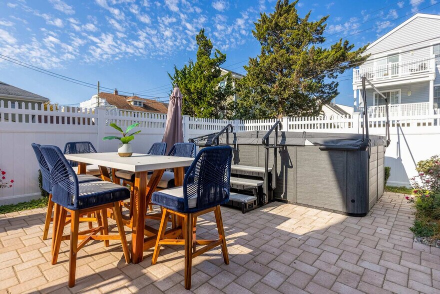 Building Photo - 212 Central Ave