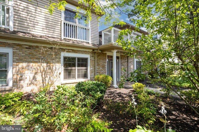 Building Photo - 163 High Pointe Dr