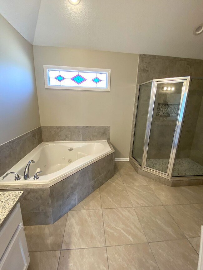 Building Photo - 4 bed, 2 bath in Cordova with ss appliance...