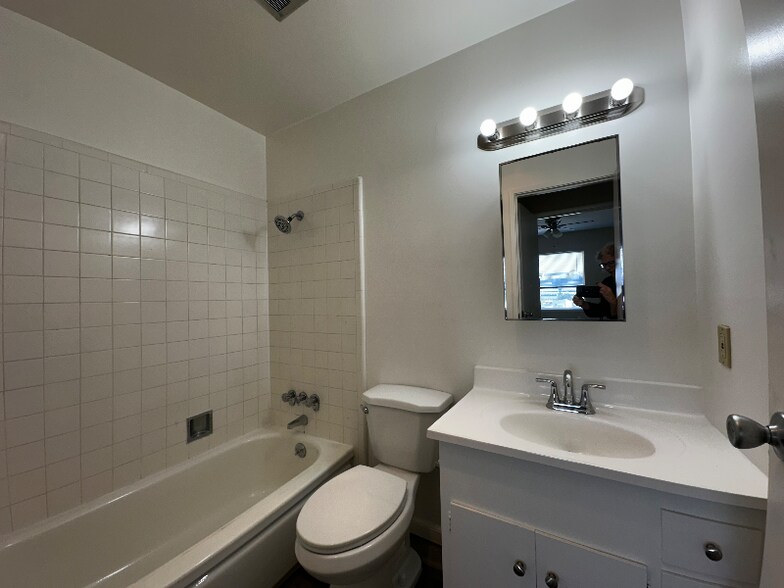 Building Photo - 200 Fairmount Ave