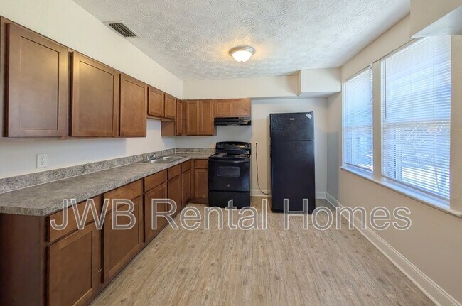 Building Photo - 44 W 55th St