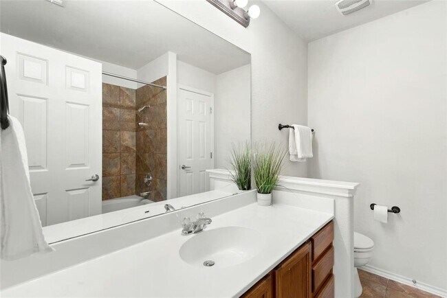 Building Photo - 2632 Century Park Blvd