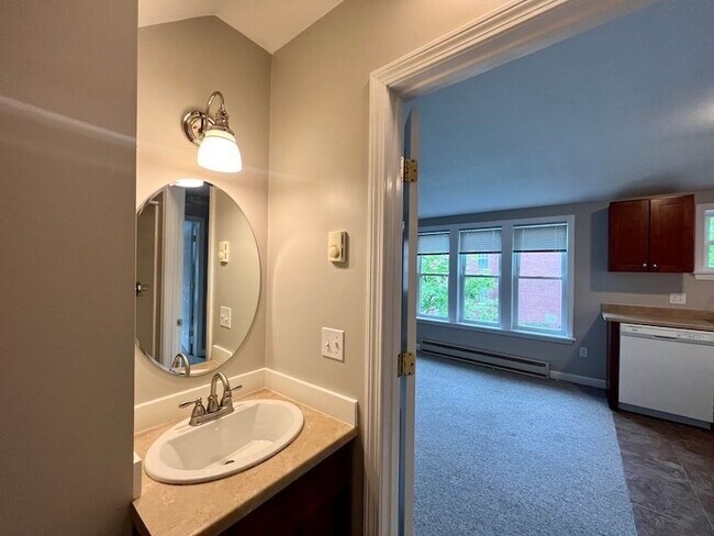 Building Photo - 17 Sanborn St