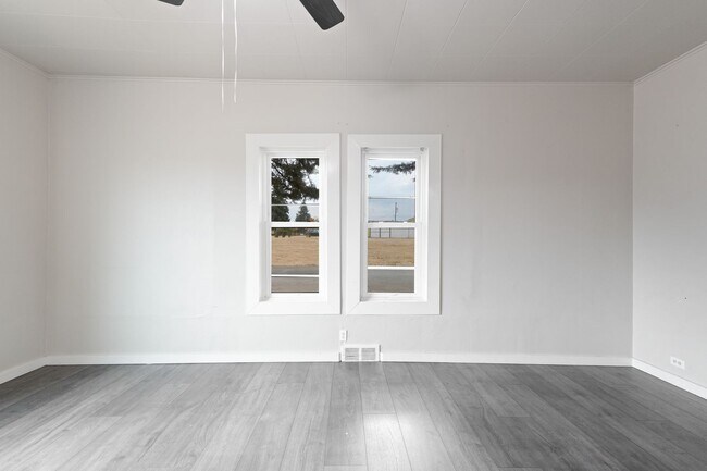 Building Photo - Beautifully Renovated 4-Bedroom Farmhouse on Large Corner Lot in the Heart of Sublimity - Water/S...