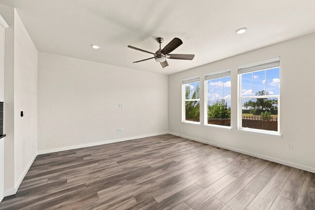 Building Photo - $2,995.95-3-Bed, 2.5-Bath Updated Townhouse in Broomfield!
