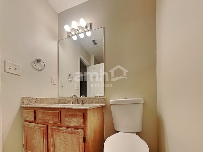 Building Photo - 670 Old Johnson Rd