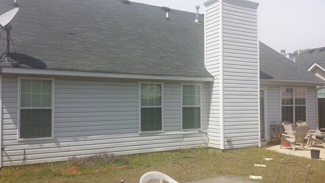Building Photo - Impressive 3 Bedroom Home (Updated Pictures Coming Soon)