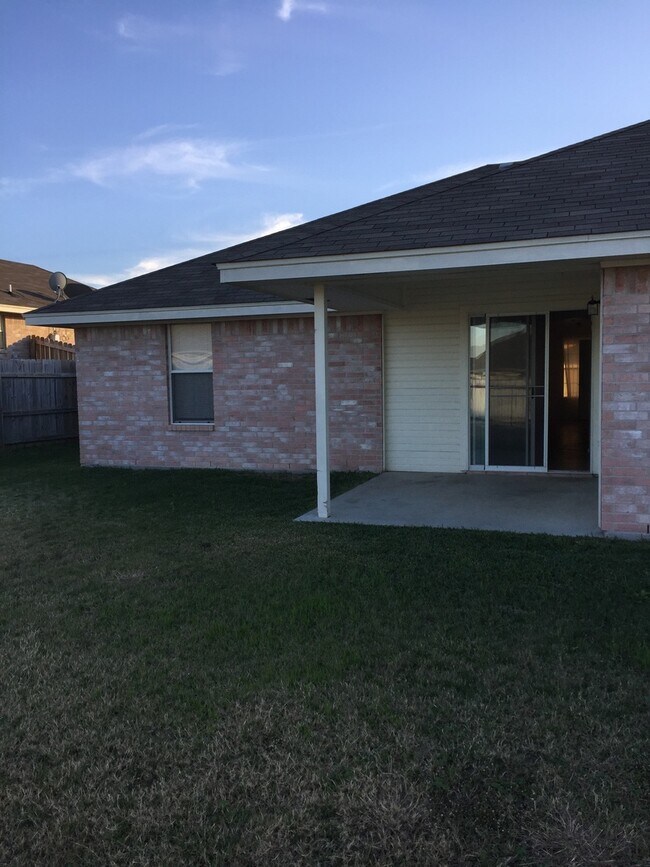 Building Photo - All Tile