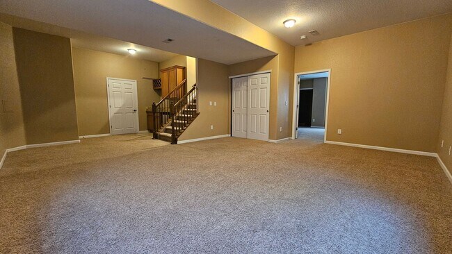 Building Photo - SPACIOUS HOME WITH FINISHED BASEMENT IN NORTH RANGE VILLAGE!