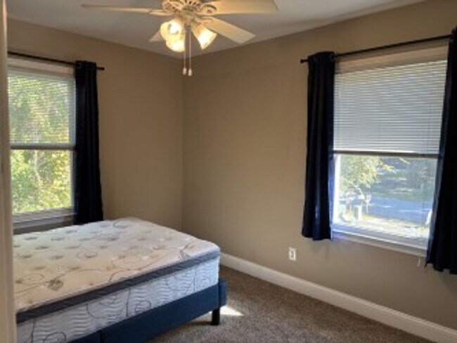 Building Photo - Beautiful home in Emerald Isle.