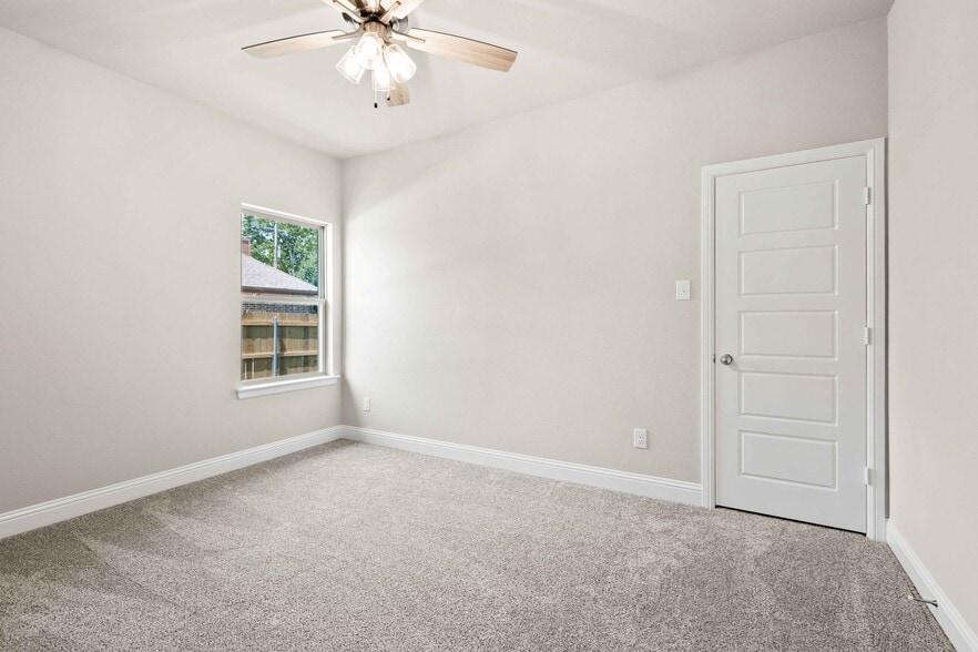 Building Photo - 610 Timberline Dr