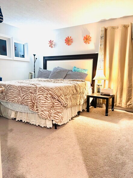 Building Photo - 1504 Englewood Ct