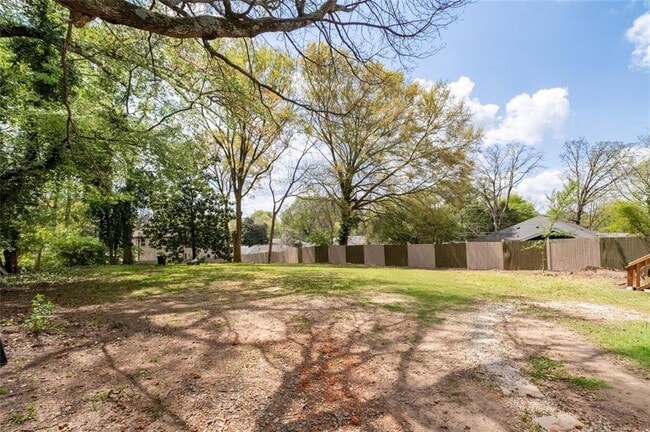 Building Photo - 2040 Penelope St NW