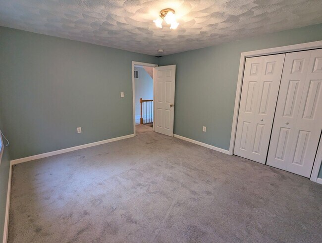Building Photo - 17 Cottonwood Rd