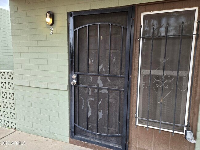 Primary Photo - 902 E Southern Ave