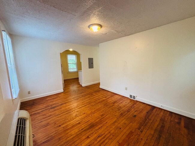 Building Photo - 821 Montgomery St