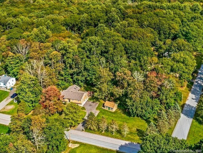 Building Photo - 40 Crestwood Dr