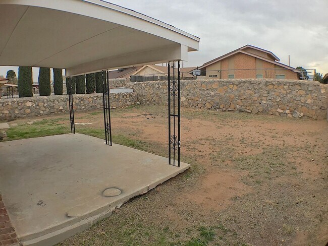Building Photo - Northeast El Paso 3 Bed/2 Bath