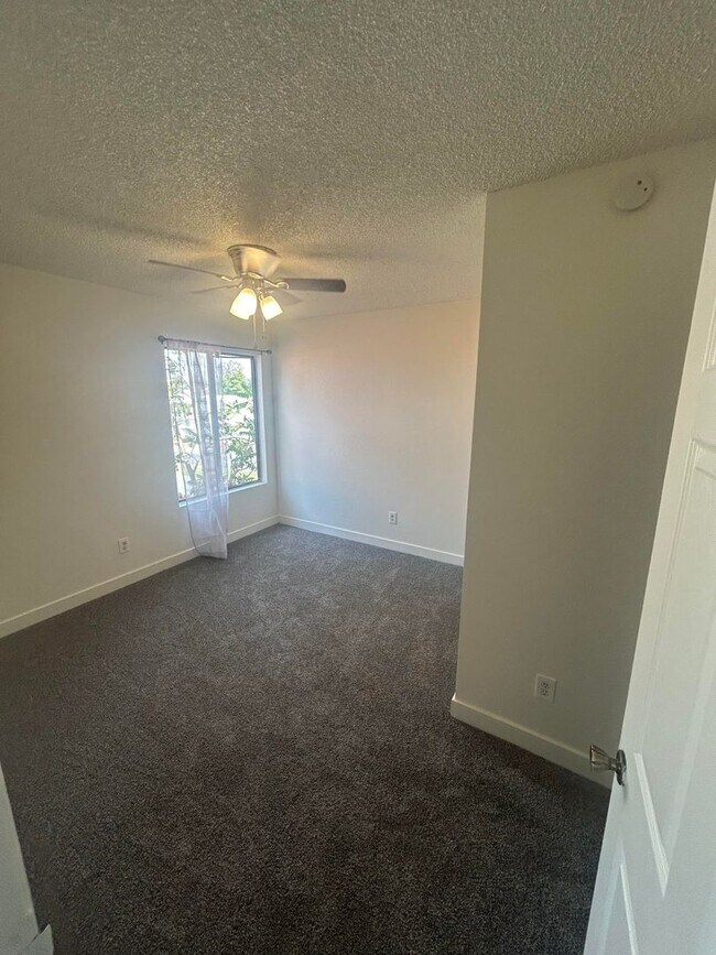 Building Photo - Beautiful Condo For Rent