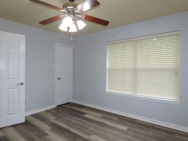 Building Photo - South Tyler, Stunning 4 Bedroom. 3.5 Bath ...