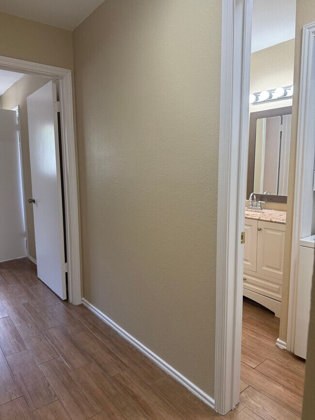 Building Photo - Gables - Prelease Fall 2026