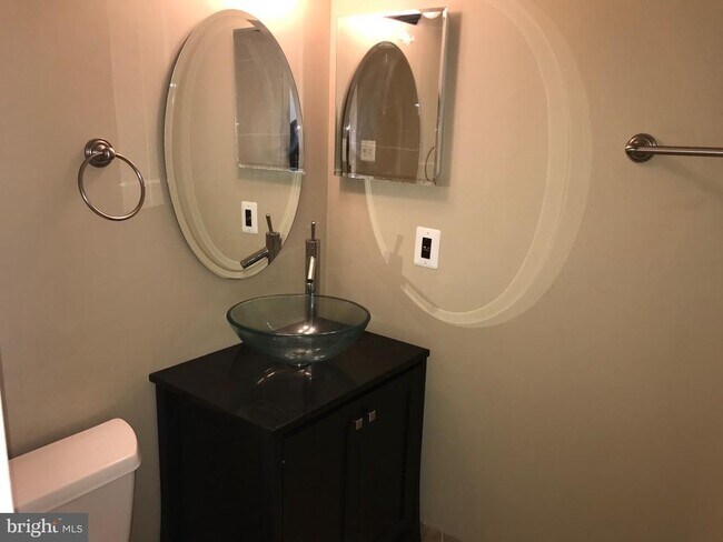 Building Photo - 11401 Commonwealth Dr