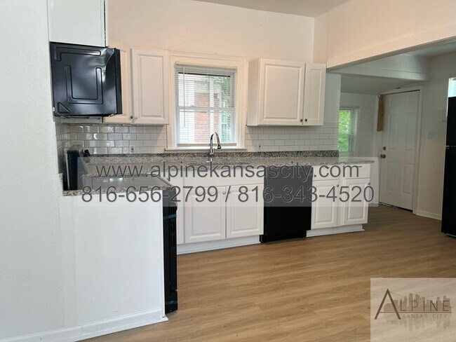 Building Photo - HUGE 3 Story Remodel!