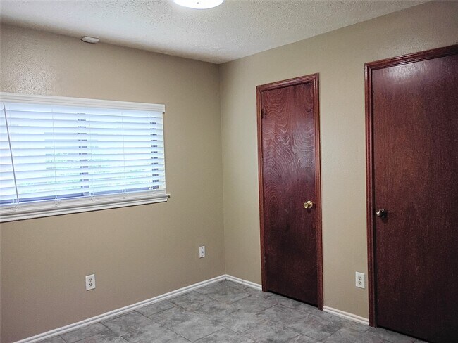 Building Photo - 21406 Golden Dove Dr