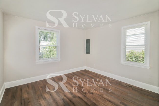 Building Photo - Proper Design. Smartly Priced. Ready for Move-In!