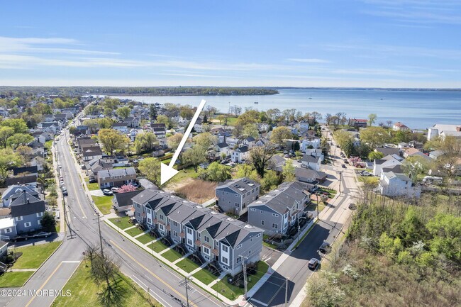 Building Photo - 333 1st St