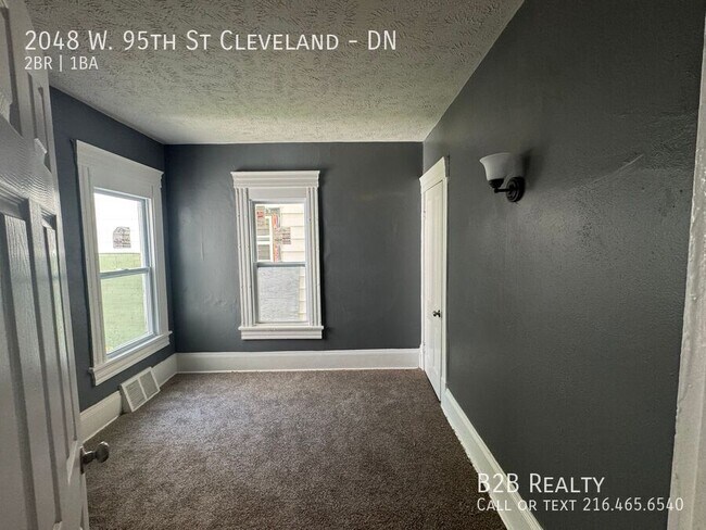 Building Photo - 2048 W 95th St