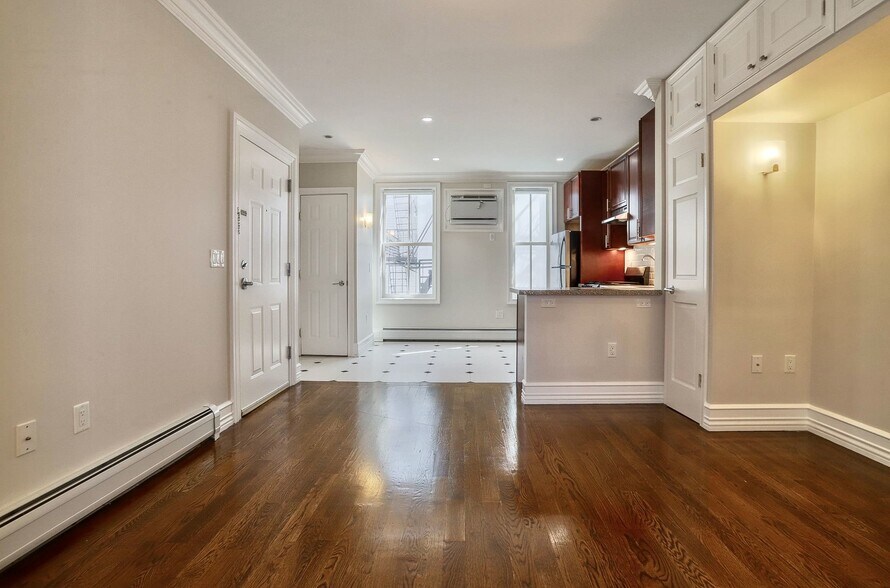 View towards kitchen from the living room - 603 Bloomfield St