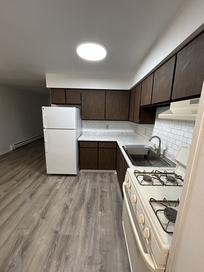 Building Photo - 1002 Main St