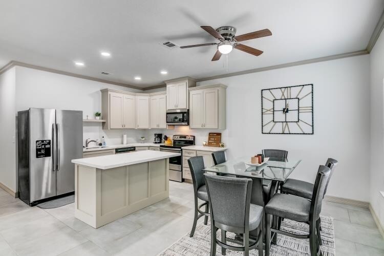 Building Photo - 2923 Pecos St