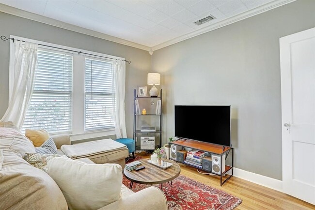 Building Photo - 1705 S 5th St