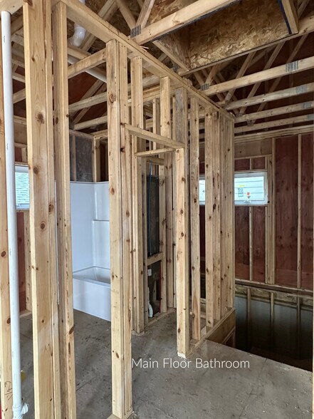 BATHROOM 1 - MAIN FLR - 812 Clay St