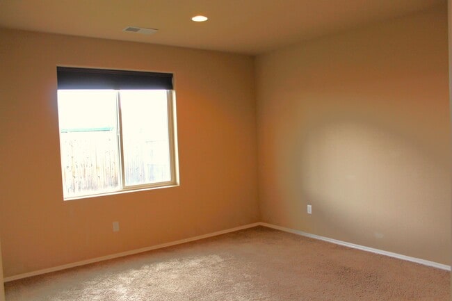 Building Photo - 2244 Kingswood Dr