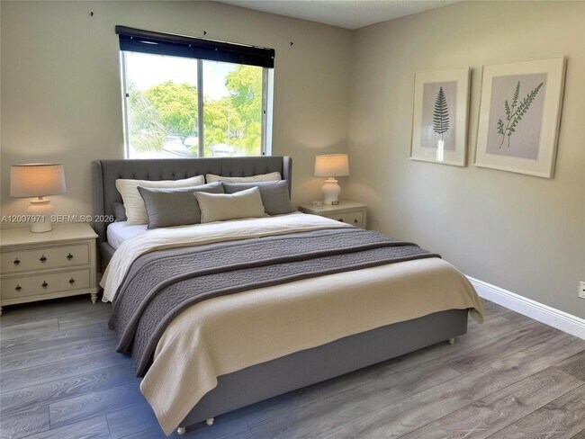 Building Photo - 10420 SW 158th Ct