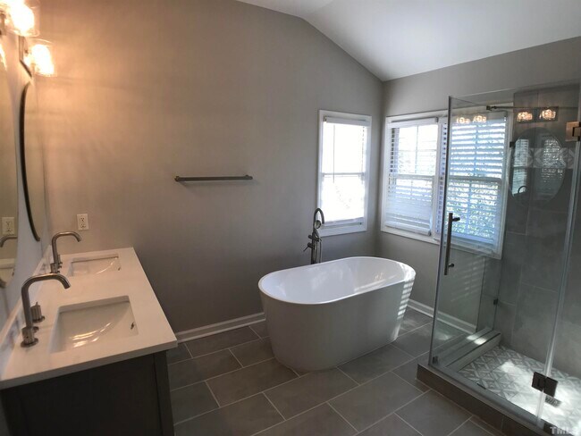 Building Photo - 105 Sandy Creek Ct