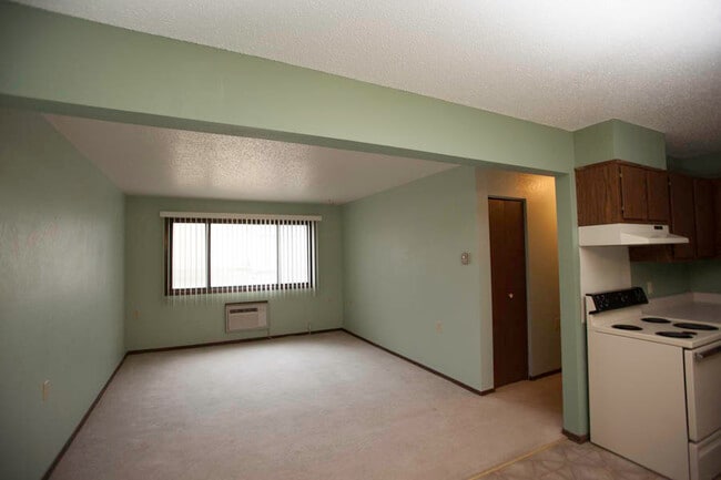 Primary Photo - 214 N Bridgeman St