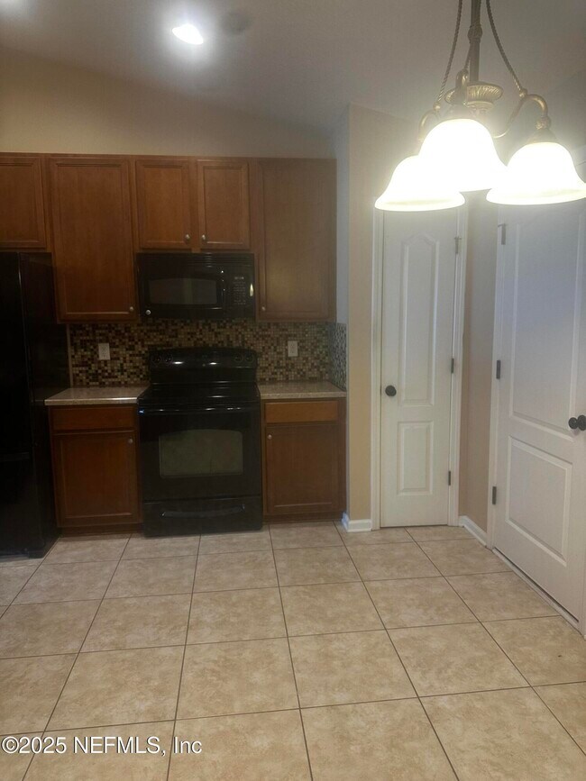 Building Photo - 45157 Ingleham Cir