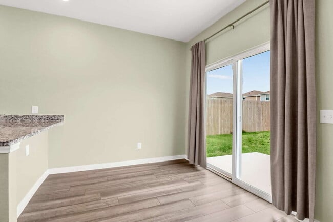 Building Photo - ASK ABOUT FREE APPLICATION FEES THROUGH AUGUST!  "Charming 3-Bedroom Retreat with 2.5 Baths with ...