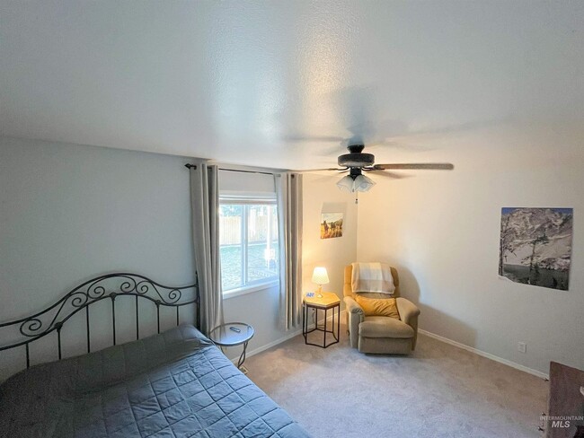 Building Photo - Fantastic 4 Bedroom Home with 3 Car Garage...