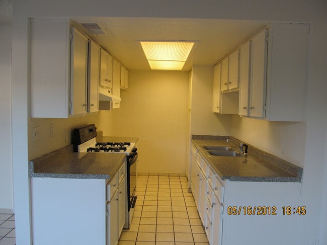 Building Photo - 3518 Villa Knolls N Dr