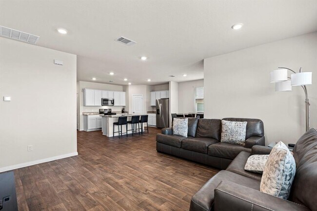 Building Photo - 381 Evergreen Sumac Lp
