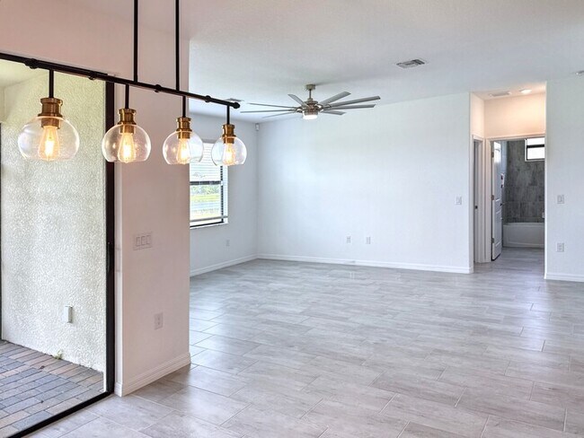 Building Photo - 11305 Shady Blossom Dr